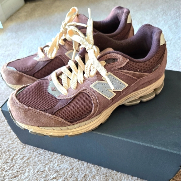 New Balance 2002r Shoes in Black Fig/ Pebble SSense - Picture 6 of 10